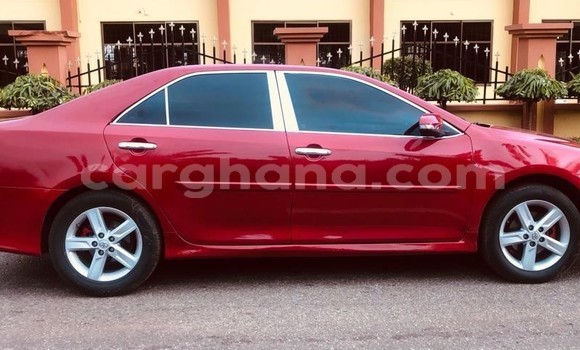 Ra Àlòkù Toyota Camry Red Ọkọ̀ in Ada ni Oorun