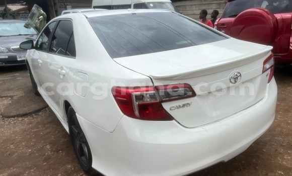 Sayi Na hannu Toyota Camry White Mota in Accra a Greater Accra Sayi Na hannu Toyota Camry White Mota in Accra a Greater Accra