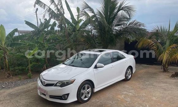 Ra Àlòkù Toyota Camry funfun Ọkọ̀ in Accra ni Greater Accra
