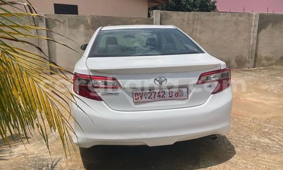 Sayi Na hannu Toyota Camry White Mota in Accra a Greater Accra Sayi Na hannu Toyota Camry White Mota in Accra a Greater Accra