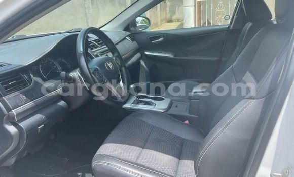 Sayi Na hannu Toyota Camry White Mota in Accra a Greater Accra Sayi Na hannu Toyota Camry White Mota in Accra a Greater Accra