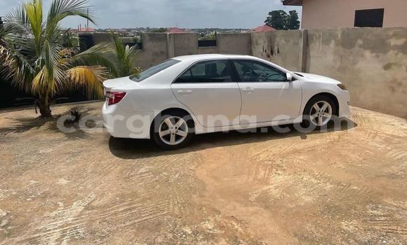 Sayi Na hannu Toyota Camry White Mota in Accra a Greater Accra Sayi Na hannu Toyota Camry White Mota in Accra a Greater Accra