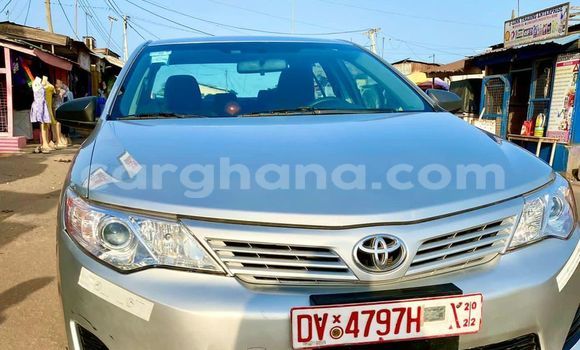 Sayi Na hannu Toyota Camry Azurfa Mota in Accra a Greater Accra