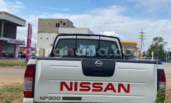 Sayi Na hannu Nissan Hardbody White Mota in Accra a Greater Accra Sayi Na hannu Nissan Hardbody White Mota in Accra a Greater Accra