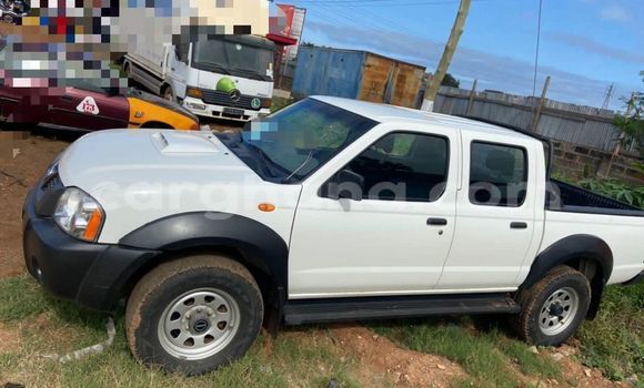 Sayi Na hannu Nissan Hardbody White Mota in Accra a Greater Accra Sayi Na hannu Nissan Hardbody White Mota in Accra a Greater Accra