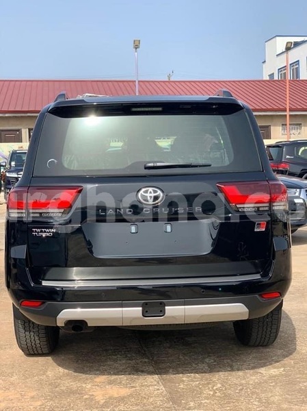 Big with watermark toyota land cruiser eastern ada 49002