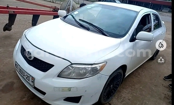 Sayi Na hannu Toyota Corolla White Mota in Accra a Greater Accra