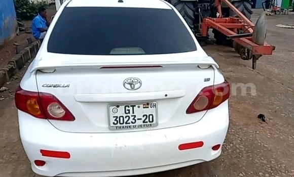 Ra Àlòkù Toyota Corolla funfun Ọkọ̀ in Accra ni Greater Accra Ra Àlòkù Toyota Corolla funfun Ọkọ̀ in Accra ni Greater Accra