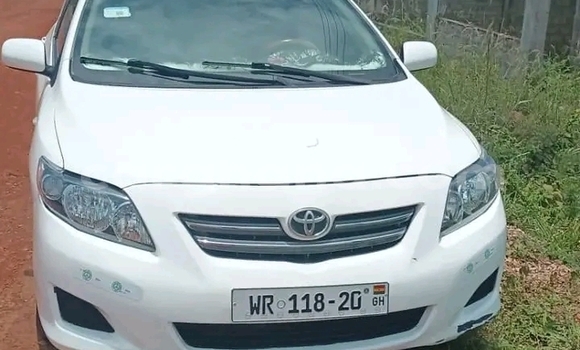 Sayi Na hannu Toyota Corolla White Mota in Accra a Greater Accra Sayi Na hannu Toyota Corolla White Mota in Accra a Greater Accra