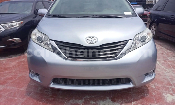 Sayi Na hannu Toyota Sienna Blue Mota in Accra a Greater Accra