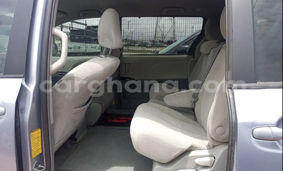 Sayi Na hannu Toyota Sienna Blue Mota in Accra a Greater Accra Sayi Na hannu Toyota Sienna Blue Mota in Accra a Greater Accra