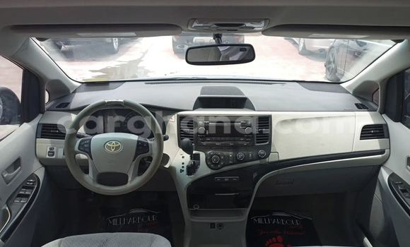 Sayi Na hannu Toyota Sienna Blue Mota in Accra a Greater Accra Sayi Na hannu Toyota Sienna Blue Mota in Accra a Greater Accra