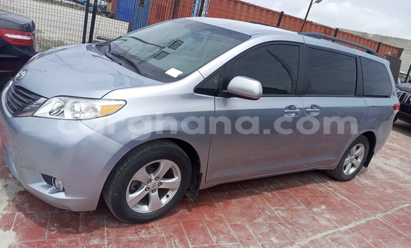 Sayi Na hannu Toyota Sienna Blue Mota in Accra a Greater Accra Sayi Na hannu Toyota Sienna Blue Mota in Accra a Greater Accra