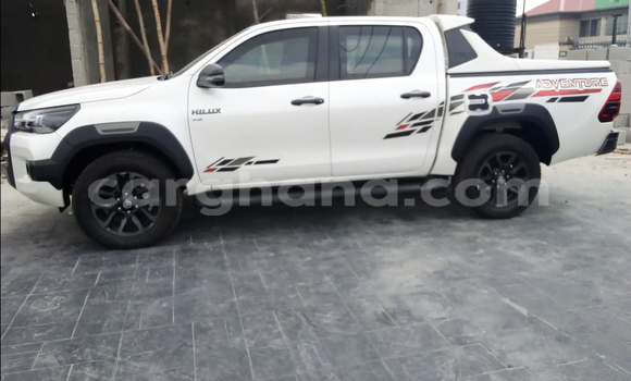 Sayi Na hannu Toyota Hilux White Mota in Accra a Greater Accra Sayi Na hannu Toyota Hilux White Mota in Accra a Greater Accra