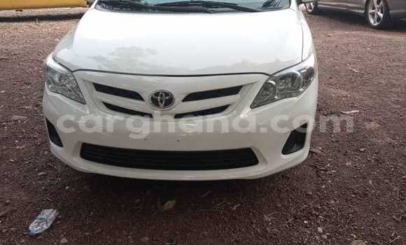 Sayi Na hannu Toyota Corolla White Mota in Kumasi a Ashanti