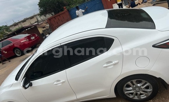 Sayi Na hannu Toyota Yaris White Mota in Accra a Greater Accra Sayi Na hannu Toyota Yaris White Mota in Accra a Greater Accra