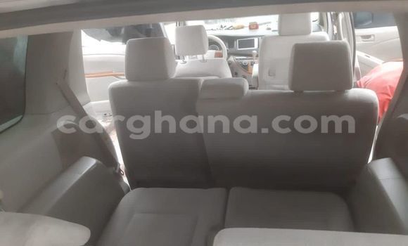 Sayi Na hannu Toyota ISis Azurfa Mota in Accra a Greater Accra Sayi Na hannu Toyota ISis Azurfa Mota in Accra a Greater Accra