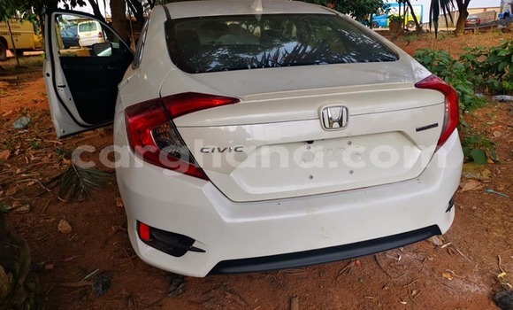 Sayi Na hannu Honda Civic White Mota in Accra a Greater Accra Sayi Na hannu Honda Civic White Mota in Accra a Greater Accra