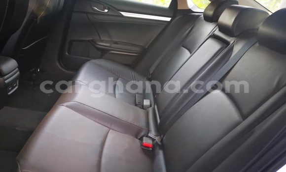 Sayi Na hannu Honda Civic White Mota in Accra a Greater Accra Sayi Na hannu Honda Civic White Mota in Accra a Greater Accra