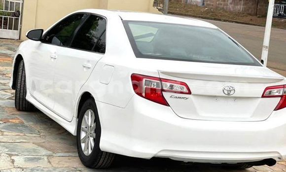 Sayi Na hannu Toyota Camry White Mota in Accra a Greater Accra Sayi Na hannu Toyota Camry White Mota in Accra a Greater Accra