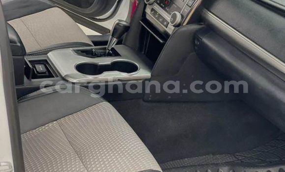 Sayi Na hannu Toyota Camry White Mota in Accra a Greater Accra Sayi Na hannu Toyota Camry White Mota in Accra a Greater Accra