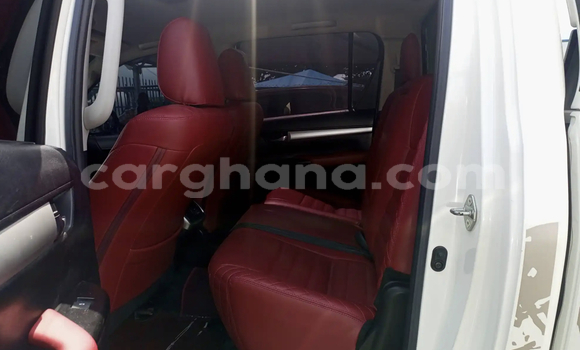 Sayi Na hannu Toyota Hilux White Mota in Accra a Greater Accra Sayi Na hannu Toyota Hilux White Mota in Accra a Greater Accra