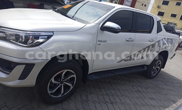 Sayi Na hannu Toyota Hilux White Mota in Accra a Greater Accra Sayi Na hannu Toyota Hilux White Mota in Accra a Greater Accra