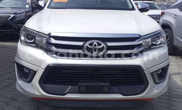 Sayi Na hannu Toyota Hilux White Mota in Accra a Greater Accra Sayi Na hannu Toyota Hilux White Mota in Accra a Greater Accra