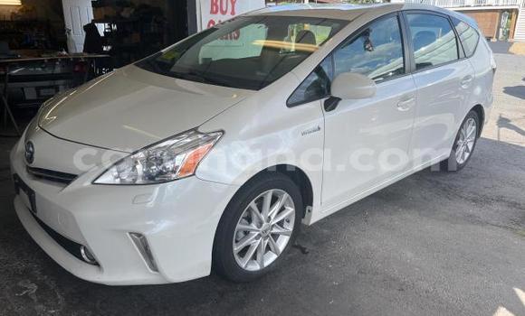 Ra Àlòkù Toyota Prius funfun Ọkọ̀ in Accra ni Greater Accra