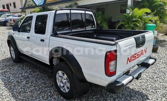 Ra Àlòkù Nissan Hardbody funfun Ọkọ̀ in Accra ni Greater Accra Ra Àlòkù Nissan Hardbody funfun Ọkọ̀ in Accra ni Greater Accra