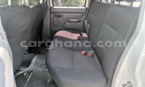 Ra Àlòkù Nissan Hardbody funfun Ọkọ̀ in Accra ni Greater Accra Ra Àlòkù Nissan Hardbody funfun Ọkọ̀ in Accra ni Greater Accra