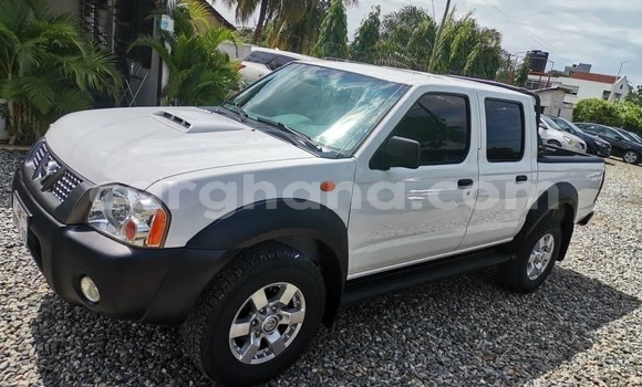 Ra Àlòkù Nissan Hardbody funfun Ọkọ̀ in Accra ni Greater Accra Ra Àlòkù Nissan Hardbody funfun Ọkọ̀ in Accra ni Greater Accra