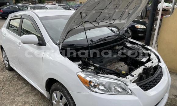 Ra Àlòkù Toyota Matrix funfun Ọkọ̀ in Accra ni Greater Accra Ra Àlòkù Toyota Matrix funfun Ọkọ̀ in Accra ni Greater Accra