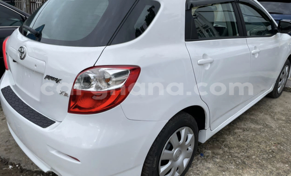 Ra Àlòkù Toyota Matrix funfun Ọkọ̀ in Accra ni Greater Accra Ra Àlòkù Toyota Matrix funfun Ọkọ̀ in Accra ni Greater Accra