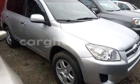 Ra Àlòkù Toyota RAV4 Silver Ọkọ̀ in Accra ni Greater Accra Ra Àlòkù Toyota RAV4 Silver Ọkọ̀ in Accra ni Greater Accra