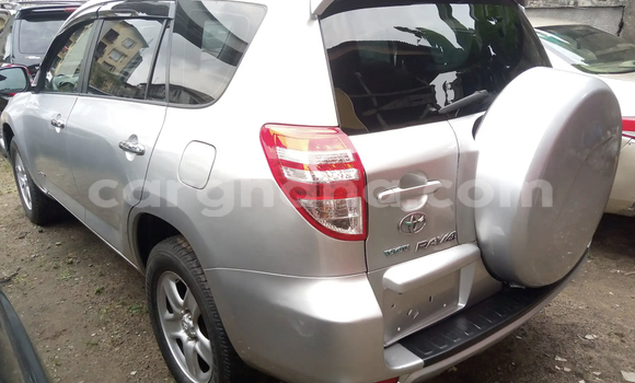Ra Àlòkù Toyota RAV4 Silver Ọkọ̀ in Accra ni Greater Accra Ra Àlòkù Toyota RAV4 Silver Ọkọ̀ in Accra ni Greater Accra