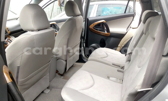 Ra Àlòkù Toyota RAV4 Silver Ọkọ̀ in Accra ni Greater Accra Ra Àlòkù Toyota RAV4 Silver Ọkọ̀ in Accra ni Greater Accra