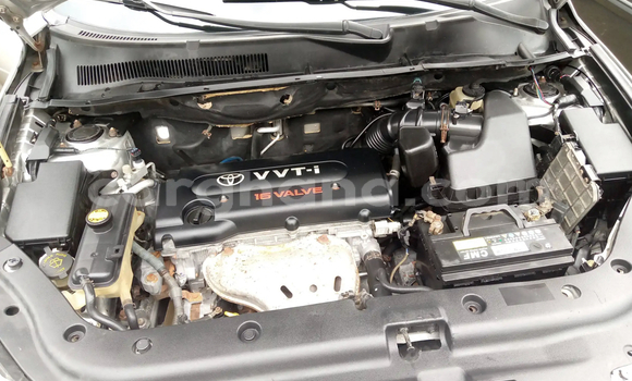 Ra Àlòkù Toyota RAV4 Silver Ọkọ̀ in Accra ni Greater Accra Ra Àlòkù Toyota RAV4 Silver Ọkọ̀ in Accra ni Greater Accra