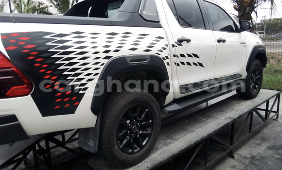 Sayi Na hannu Toyota Hilux Surf White Mota in Accra a Greater Accra Sayi Na hannu Toyota Hilux Surf White Mota in Accra a Greater Accra