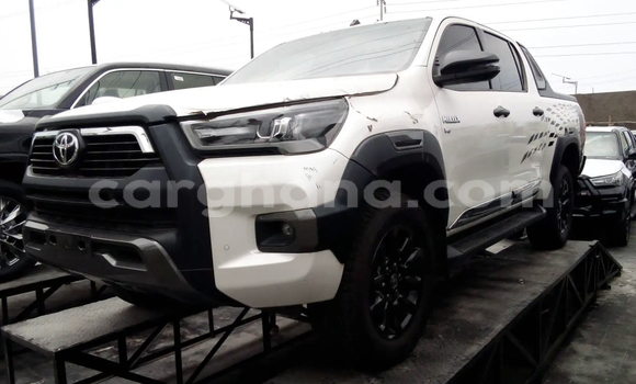 Sayi Na hannu Toyota Hilux Surf White Mota in Accra a Greater Accra Sayi Na hannu Toyota Hilux Surf White Mota in Accra a Greater Accra