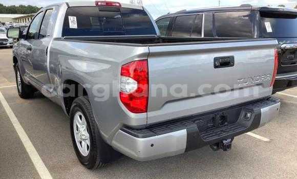 Sayi Na hannu Toyota Tundra Azurfa Mota in Accra a Greater Accra Sayi Na hannu Toyota Tundra Azurfa Mota in Accra a Greater Accra