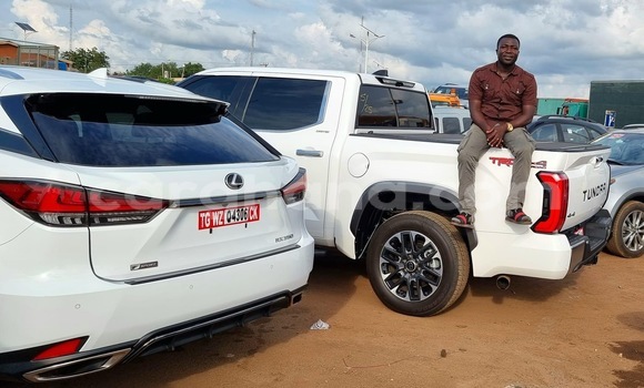 Buy Used Toyota Tundra White Car in Accra in Greater Accra Buy Used Toyota Tundra White Car in Accra in Greater Accra