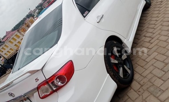Sayi Na hannu Toyota Corolla White Mota in Accra a Greater Accra Sayi Na hannu Toyota Corolla White Mota in Accra a Greater Accra