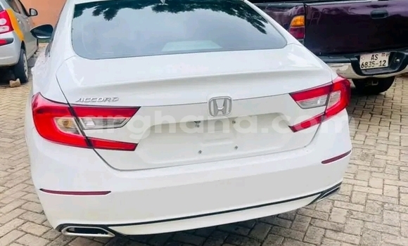 Ra Àlòkù Honda Accord funfun Ọkọ̀ in Accra ni Greater Accra Ra Àlòkù Honda Accord funfun Ọkọ̀ in Accra ni Greater Accra