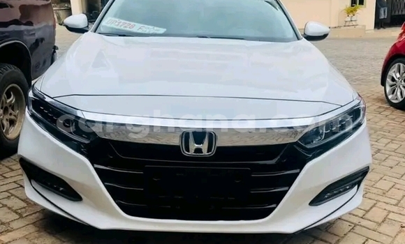 Ra Àlòkù Honda Accord funfun Ọkọ̀ in Accra ni Greater Accra Ra Àlòkù Honda Accord funfun Ọkọ̀ in Accra ni Greater Accra