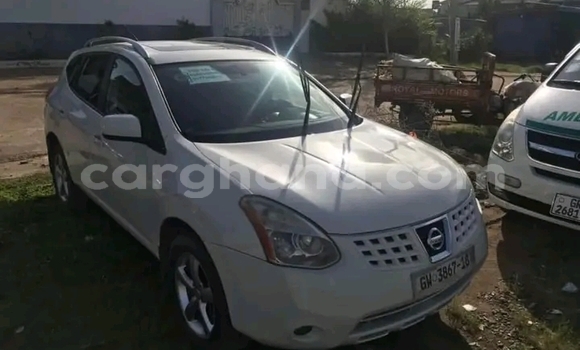 Ra Àlòkù Nissan Rogue funfun Ọkọ̀ in Accra ni Greater Accra Ra Àlòkù Nissan Rogue funfun Ọkọ̀ in Accra ni Greater Accra