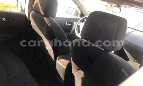 Ra Àlòkù Nissan Rogue funfun Ọkọ̀ in Accra ni Greater Accra Ra Àlòkù Nissan Rogue funfun Ọkọ̀ in Accra ni Greater Accra