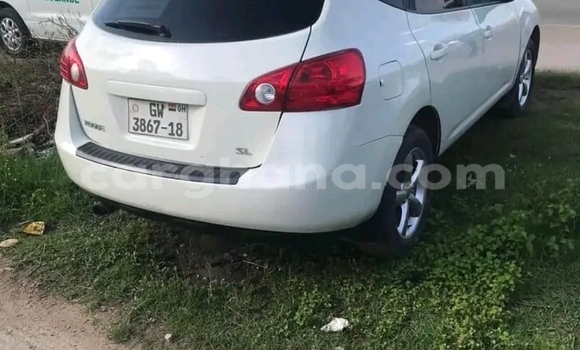 Ra Àlòkù Nissan Rogue funfun Ọkọ̀ in Accra ni Greater Accra Ra Àlòkù Nissan Rogue funfun Ọkọ̀ in Accra ni Greater Accra