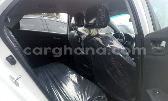 Ra Àlòkù Hyundai Accent funfun Ọkọ̀ in Accra ni Greater Accra Ra Àlòkù Hyundai Accent funfun Ọkọ̀ in Accra ni Greater Accra