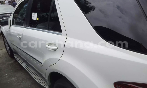 Ra Àlòkù Mercedes‒Benz ML–Class funfun Ọkọ̀ in Accra ni Greater Accra Ra Àlòkù Mercedes‒Benz ML–Class funfun Ọkọ̀ in Accra ni Greater Accra
